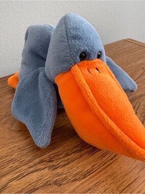 Retired Ty Beanie Baby "SCOOP" the Pelican Plush Toy (1996)